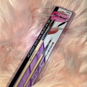 Size 8or mia secret brush